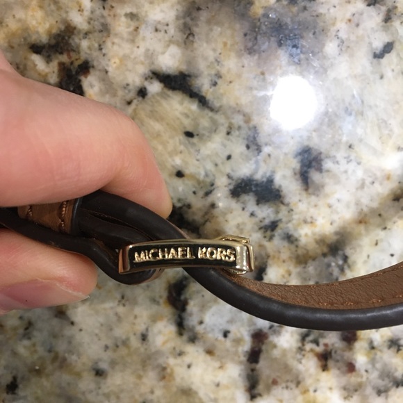 Michael Kors Fulton Logo Crossbody - Picture 4 of 11